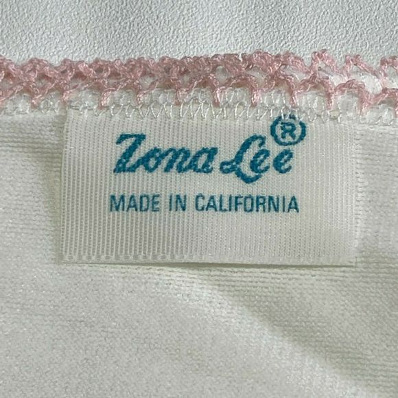 Zona Lee White Cozy Polyester Rose Bud Baby Blanket + Bib NOS USA Made 34 X 36 - Picture 7 of 7